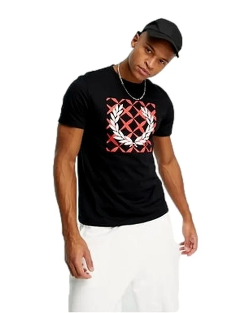 Camiseta fred perry negra cross stitch printed tee