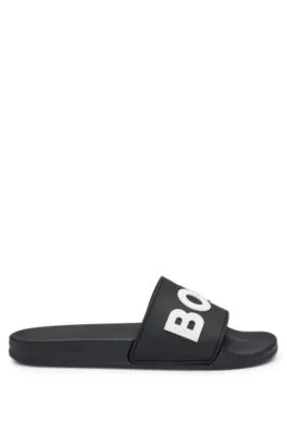 Chanclas con logo en relieve fabricadas en Italia
